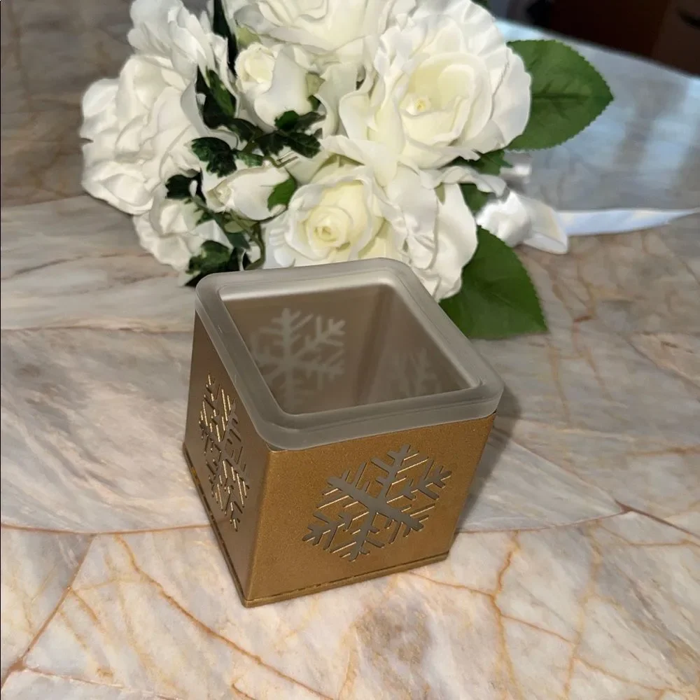 Gold Snowflake Candle Holder‎